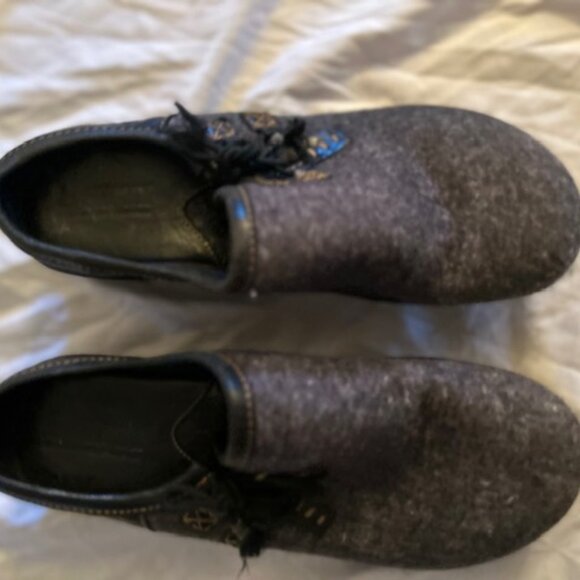 BORN gray size 39 european shoes slide on clog - Picture 4 of 5